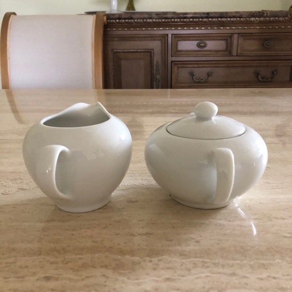 🎉Host Pick🎉NWOT 10 Strawberry Sugar & Creamer - Picture 3 of 6